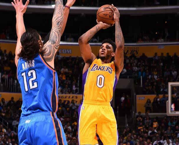 逼迫对手持 逼迫对手持